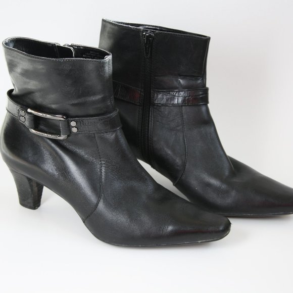 size 7 1/2 Anne Klein iFlex Ankle boots w/ Buckle pointed toe black leather - Picture 1 of 9